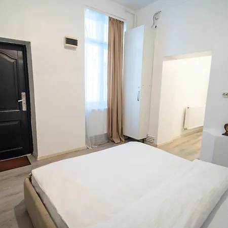 Barrique 17 - Breakfast At Restaurant & Minibar - Old Town Apartamento