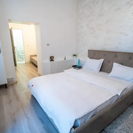 Apartamento Barrique 17 - Breakfast At Restaurant & Minibar - Old Town