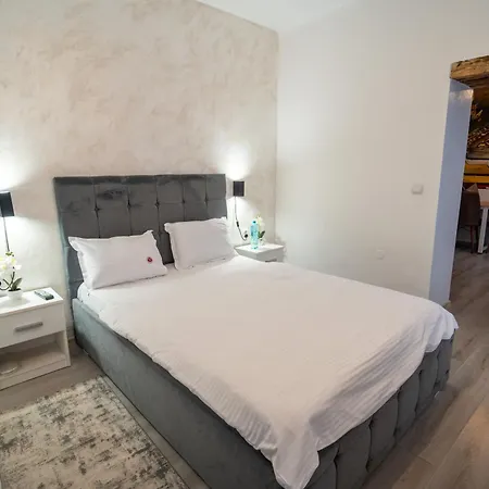 Barrique 17 - Breakfast At Restaurant & Minibar - Old Town Brasov